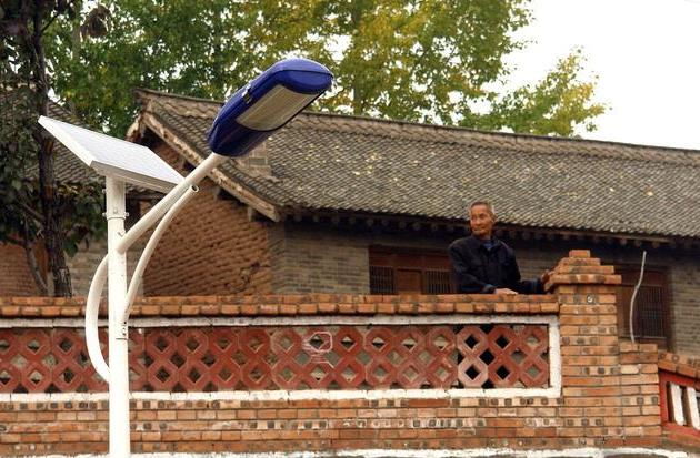 為什么太陽能路燈能夠得到如此迅速的普及-明思維照明