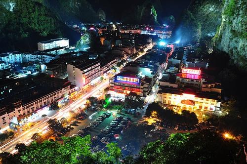 特色太陽能路燈充電樁代理:讓燈桿點(diǎn)亮夜空！-明思維照明