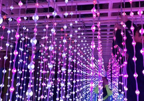 瀚沃打造網(wǎng)紅館:室內(nèi)空間也有絢麗的燈光展-明思維照明