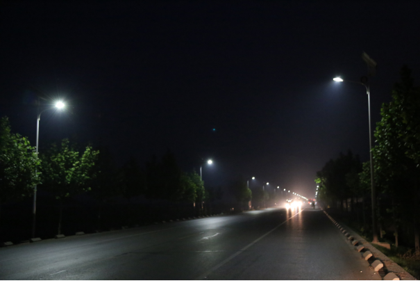 霧天黑夜，LED路燈與您結(jié)伴同行