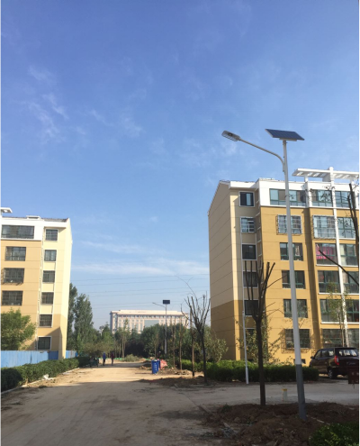 太陽能路燈照亮鳳凰鎮(zhèn)周家村