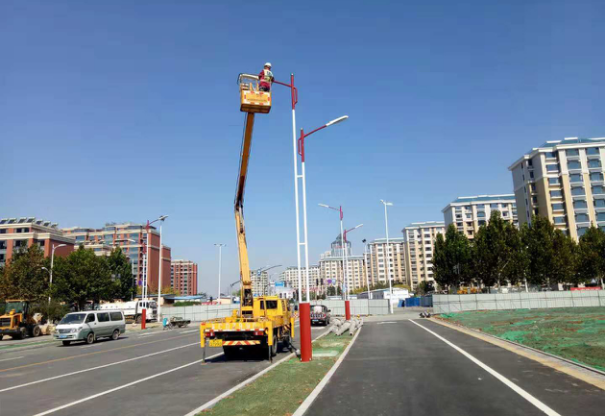 山東太陽能LED路燈廠家為道路照明工程不遺余力