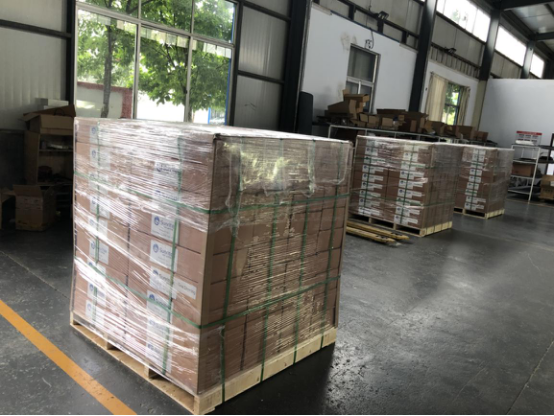數(shù)百套可調(diào)光LED路燈再次發(fā)往捷克