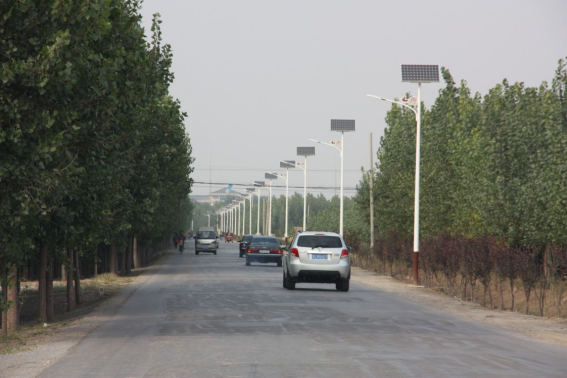 提升農(nóng)村道路照明，太陽能路燈發(fā)揮作用