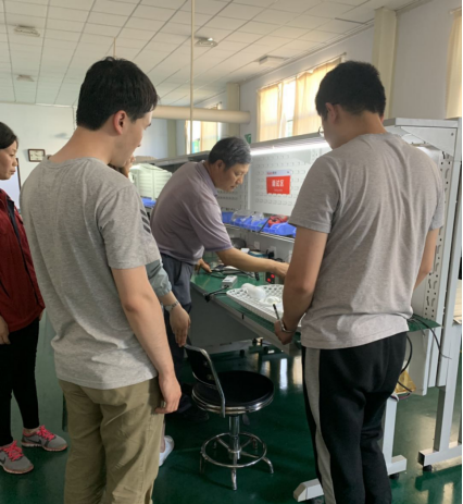 山東LED路燈廠家光電組織新員工車間學(xué)習(xí)培訓(xùn)
