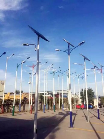 太陽能LED路燈展示廣場