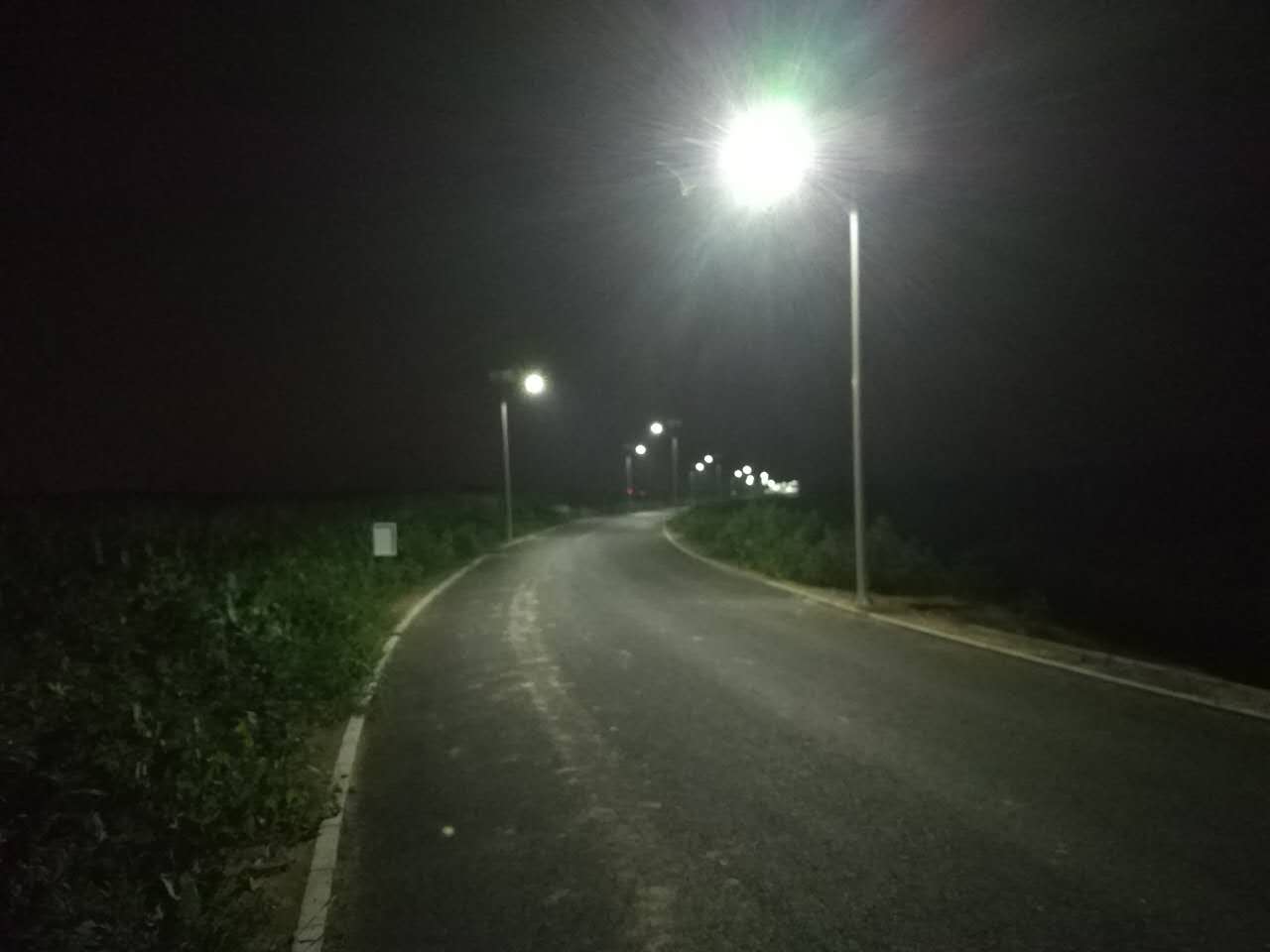 太陽能路燈夜間照明