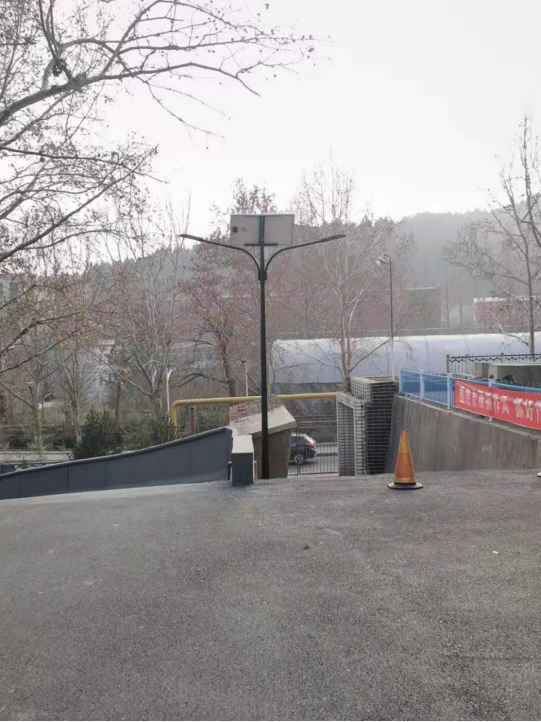 太陽能LED路燈照亮金山鎮(zhèn)政府新址